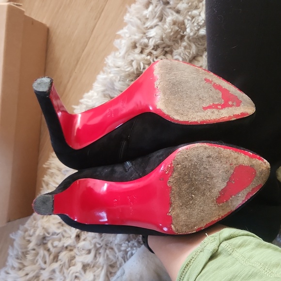 Christian Louboutin black suede Vicky booties - Picture 4 of 7